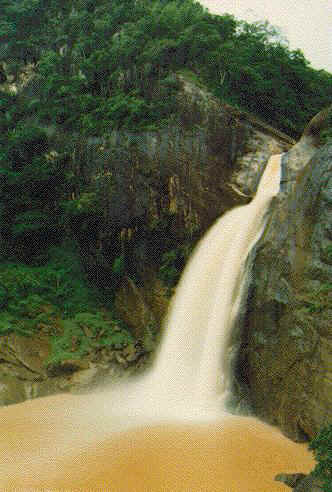 Diyaluma Falls